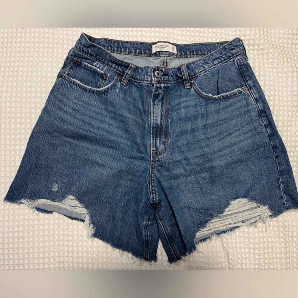 LIKE NEW - Abercrombie High Rise Loose Short - 32/14